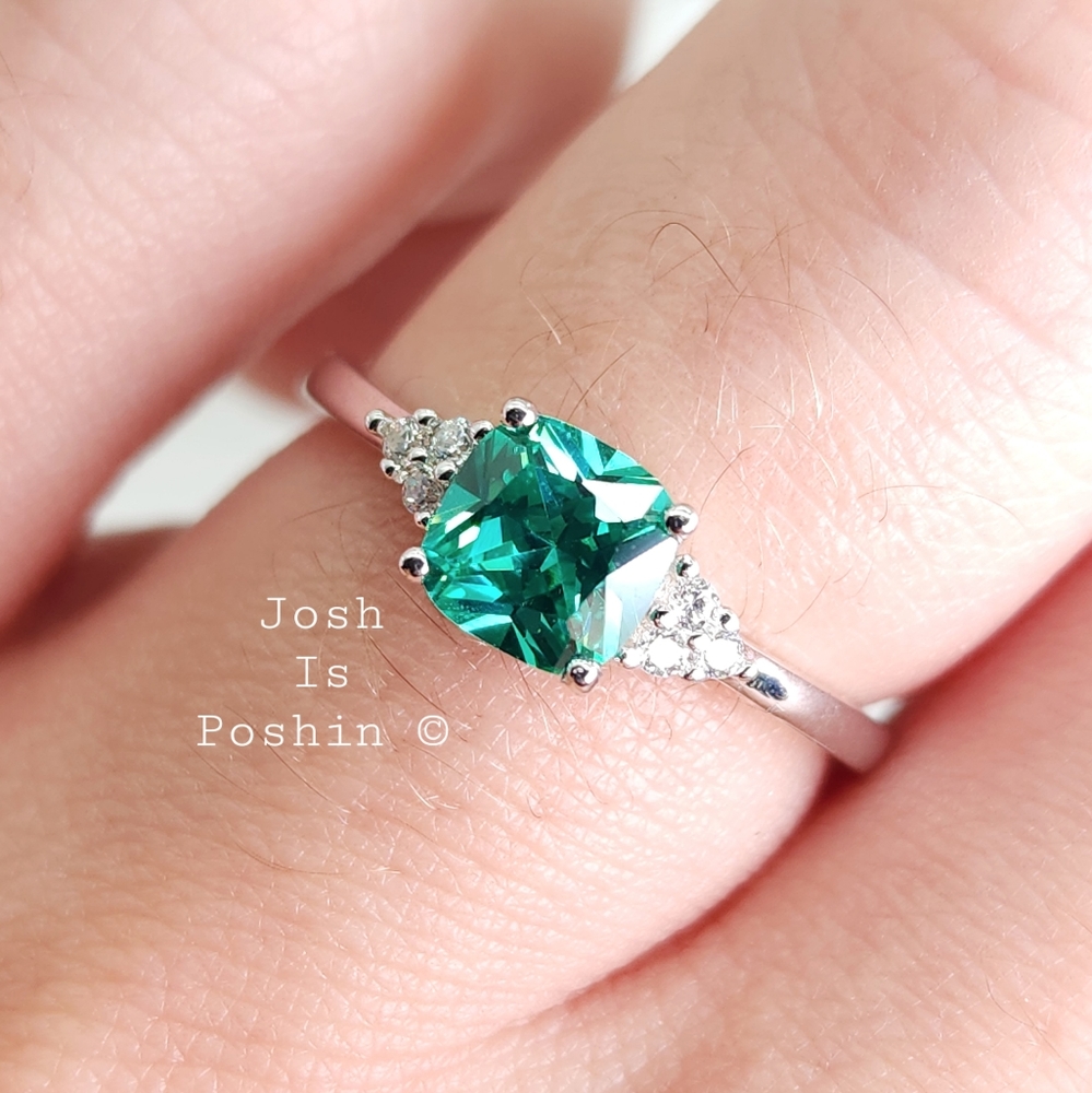 Mint Green sapphire diamond cocktail ring in sterling silver - Picture 3 of 11